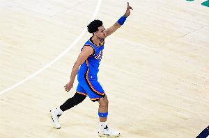 我们怎得你?麦凯恩6记三分平生涯纪录 22分钟替补9中7砍了20分!